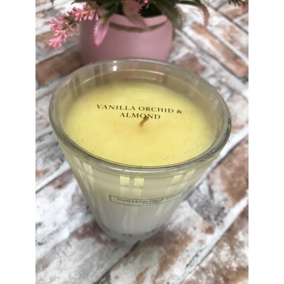 NEST Fragrances New York Scented Candle Vanilla Orchid & Almond 8.1 oz NO BOX - Picture 2 of 7